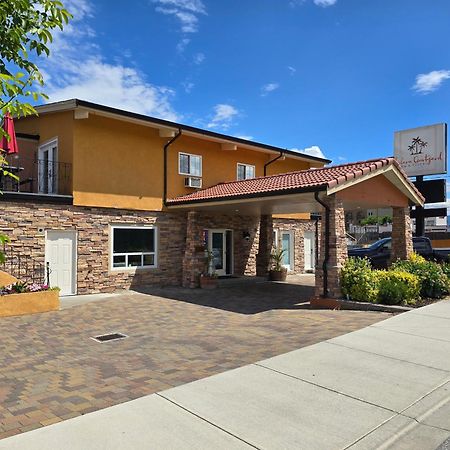 Sahara Courtyard Inn & Suites Osoyoos Exteriör bild