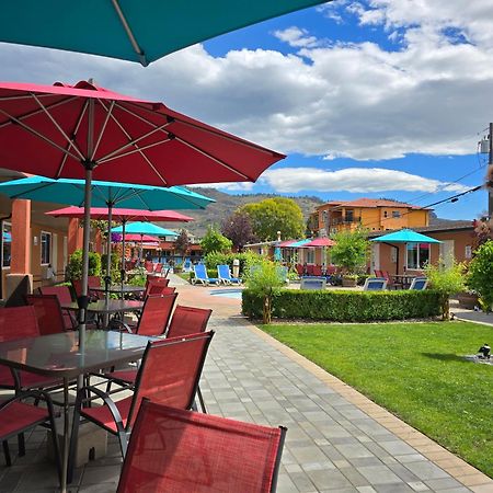 Sahara Courtyard Inn & Suites Osoyoos Exteriör bild