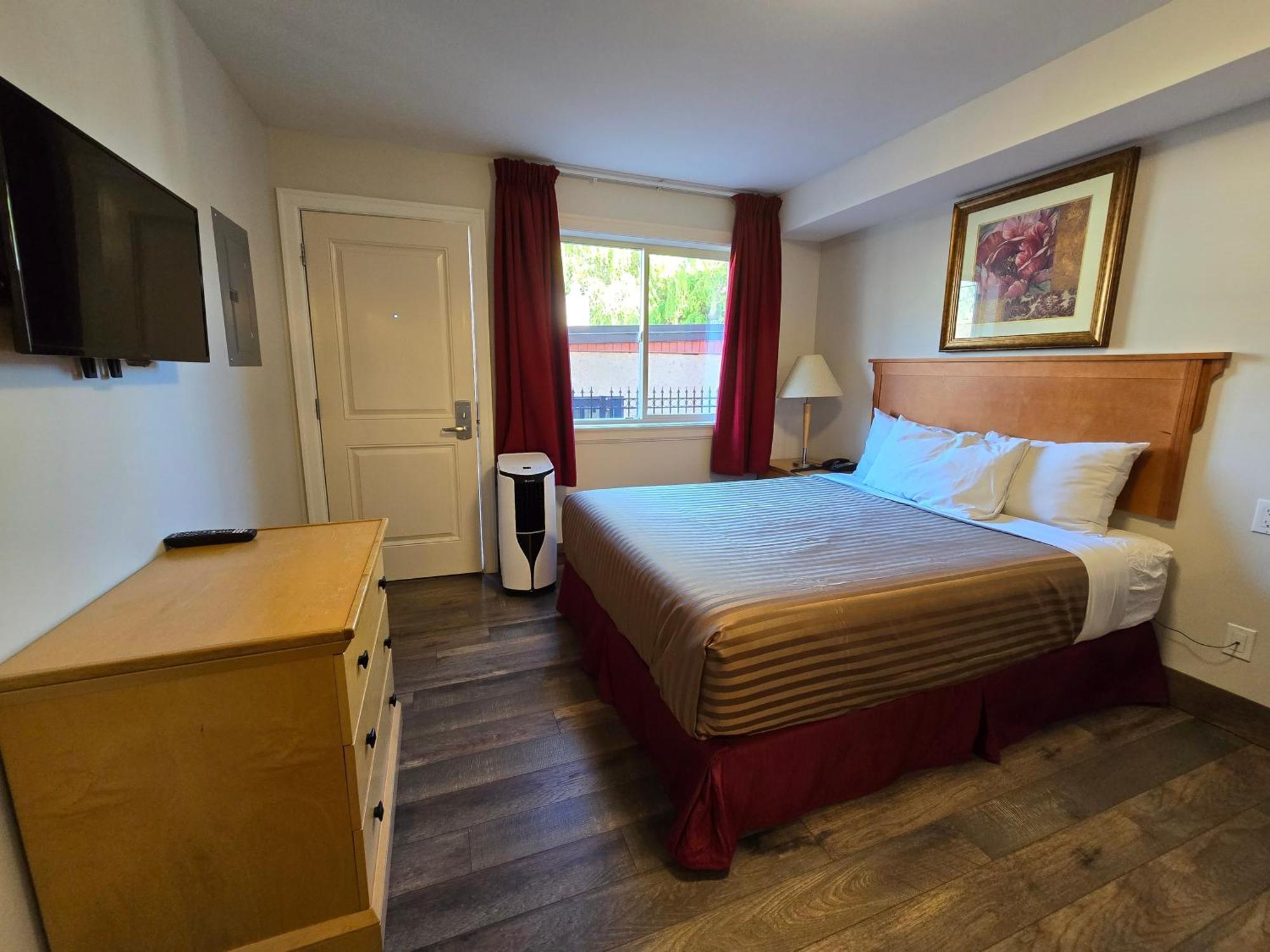 Sahara Courtyard Inn & Suites Osoyoos Exteriör bild