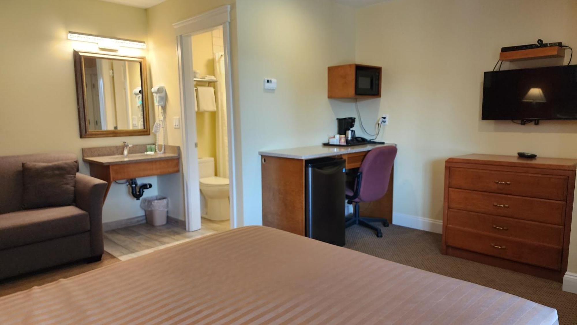 Sahara Courtyard Inn & Suites Osoyoos Exteriör bild